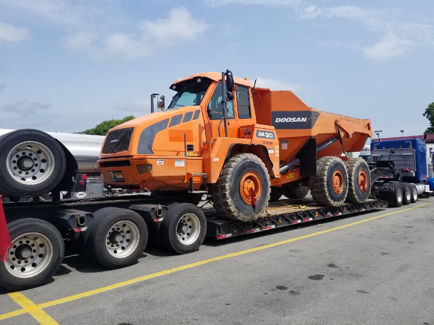 Heavy-haul transport equipment photo